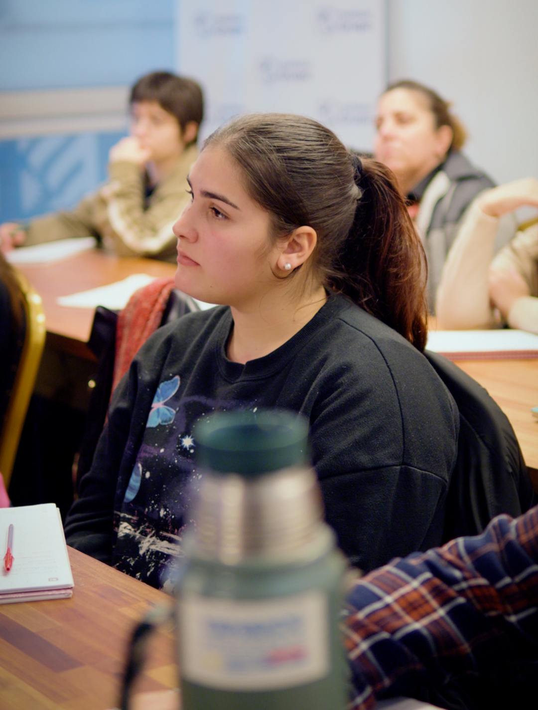 Curso de Memory Conty y Worky 3 Estudiantes en contexto de clase en Instituto Grupo Saber